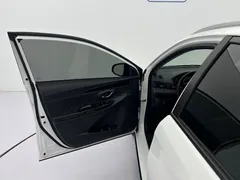 2022 Toyota Yaris L Zhixuan X 1.5L CVT Luxury Plus, белый — фото 20