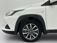 2022 Toyota Yaris L Zhixuan X 1.5L CVT Luxury Plus, белый — фото 21