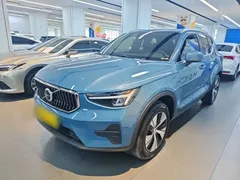 2023 Volvo XC40 Luxury, синий — фото 2
