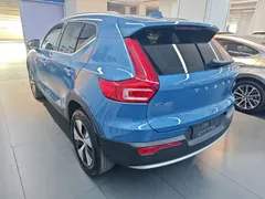 2023 Volvo XC40 Luxury, синий — фото 5