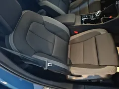 2023 Volvo XC40 Luxury, синий — фото 25