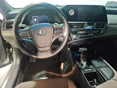 2021 Lexus ES 300h Premium — фото 8