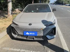 2022 Changan UNI-V 1.5T Premium — фото 2