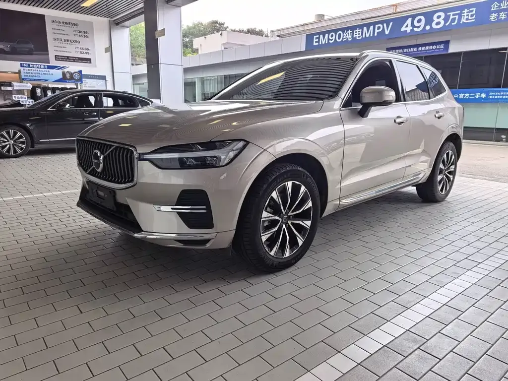 2023 Volvo XC60 4WD Luxury