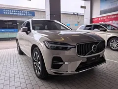 2023 Volvo XC60 4WD Luxury — фото 6