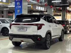 2023 Kia Seltos 1.5L CVT Luxury, белый — фото 7