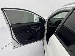 2022 Toyota Yaris L Zhixuan X 1.5L CVT Luxury Plus, белый — фото 20