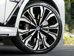 2023 BMW X7 M60i xDrive, белый — фото 7
