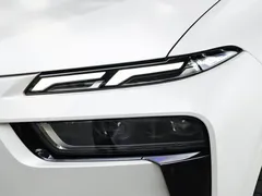 2023 BMW X7 M60i xDrive, белый — фото 12