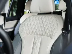 2023 BMW X7 M60i xDrive, белый — фото 18