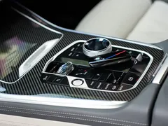 2023 BMW X7 M60i xDrive, белый — фото 19