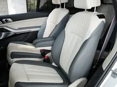 2023 BMW X7 M60i xDrive, белый — фото 20