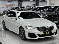 2022 BMW 5 Series 535Le PHEV Pioneer M Sport Package, белый — фото 3