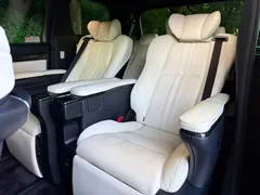 2020 Lexus LM 300h 7-seat, чёрный — фото 6