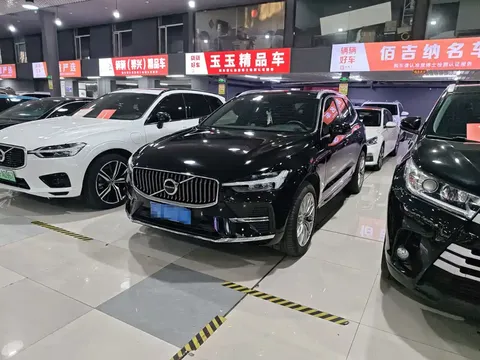 2022 Volvo XC60 4WD Luxury
