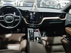 2022 Volvo XC60 4WD Luxury, чёрный — фото 7