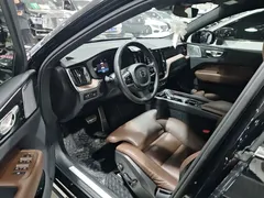 2022 Volvo XC60 4WD Luxury, чёрный — фото 8