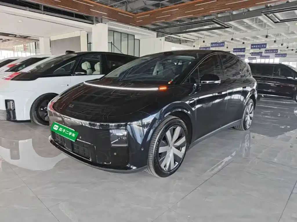 2025 Li Auto i8 Standard