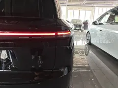 2025 Li Auto i8 Standard, чёрный — фото 8