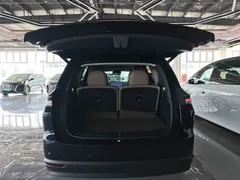 2025 Li Auto i8 Standard, чёрный — фото 19