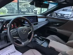 2023 Lexus ES 200 Luxury — фото 10