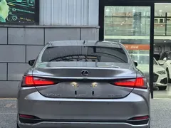2023 Lexus ES 200 Luxury — фото 12