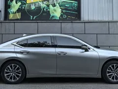 2023 Lexus ES 200 Luxury — фото 14