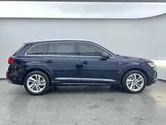 2021 Audi Q7 55 TFSI quattro S line Sport, чёрный — фото 11