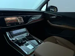 2021 Audi Q7 55 TFSI quattro S line Sport, чёрный — фото 25