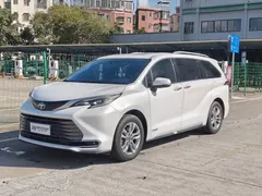 2023 Toyota Sienna 2.5L Hybrid Premium, белый — фото 1