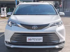 2023 Toyota Sienna 2.5L Hybrid Premium, белый — фото 2