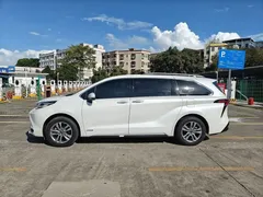 2023 Toyota Sienna 2.5L Hybrid Premium, белый — фото 5