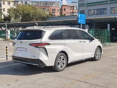 2023 Toyota Sienna 2.5L Hybrid Premium, белый — фото 8