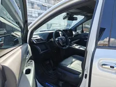 2023 Toyota Sienna 2.5L Hybrid Premium, белый — фото 9