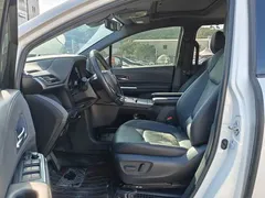 2023 Toyota Sienna 2.5L Hybrid Premium, белый — фото 10