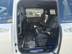 2023 Toyota Sienna 2.5L Hybrid Premium, белый — фото 11