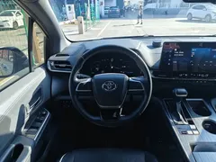 2023 Toyota Sienna 2.5L Hybrid Premium, белый — фото 15