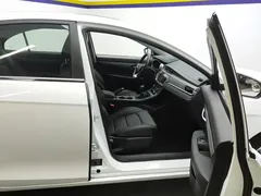 2021 Geely Emgrand UP 1.5L MT Luxury, белый — фото 8