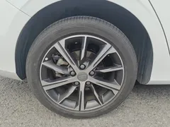 2022 Geely Emgrand 4th Gen 1.5L CVT Luxury, белый — фото 12