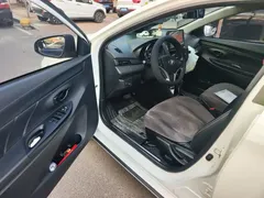 2021 Toyota Yaris L Zhixuan X 1.5L CVT Luxury, белый — фото 17