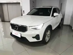 2023 Volvo XC40 Fashion, белый — фото 1