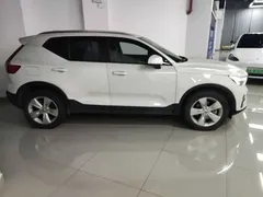 2023 Volvo XC40 Fashion, белый — фото 4