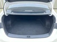 2021 Toyota Corolla 1.2T S-CVT Luxury, белый — фото 18
