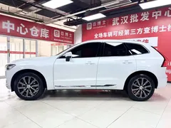 2021 Volvo XC60 4WD Luxury, белый — фото 4