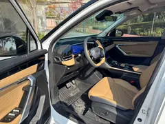 2023 Geely Atlas L 1.5TD DCT Luxury, белый — фото 6