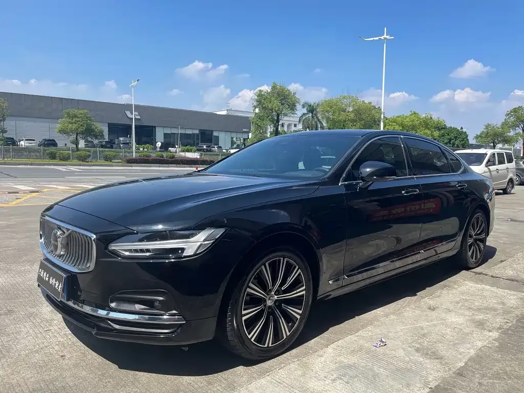 2021 Volvo S90