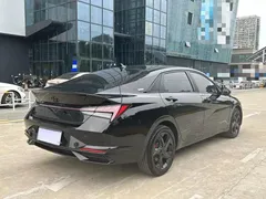 2022 Hyundai Elantra 1.5L CVT LUX Premium, чёрный — фото 11