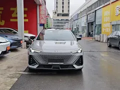 2022 Changan UNI-V 1.5T Premium — фото 2