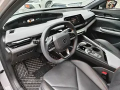 2022 Changan UNI-V 1.5T Premium — фото 4