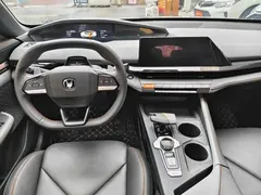 2022 Changan UNI-V 1.5T Premium — фото 5